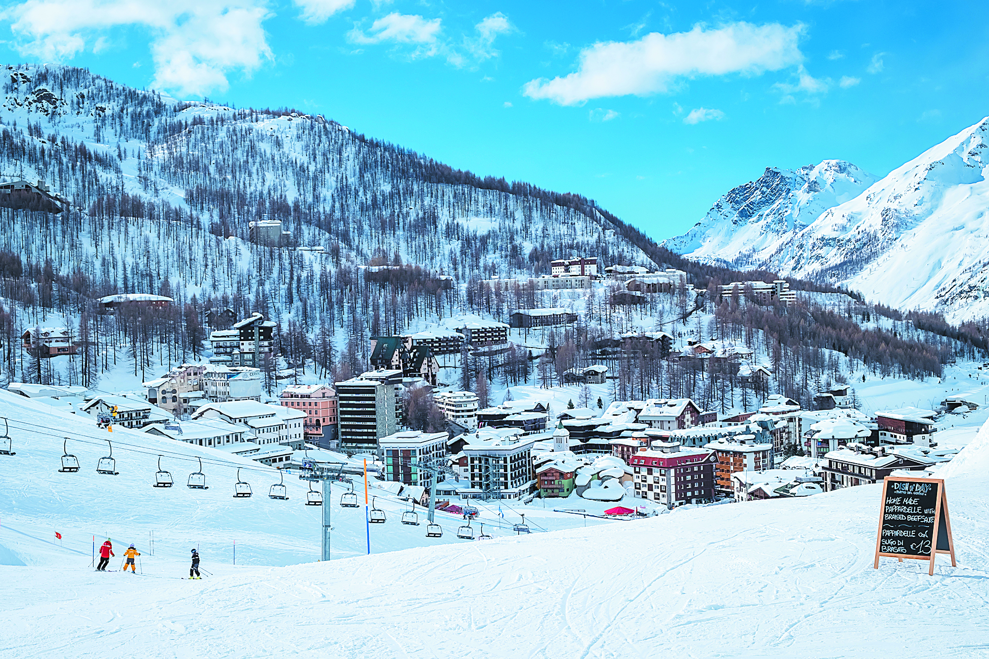 Οι κουρτίνες της Εκάλης, μαύρες πίστες και το… πολυπόθητο Spa