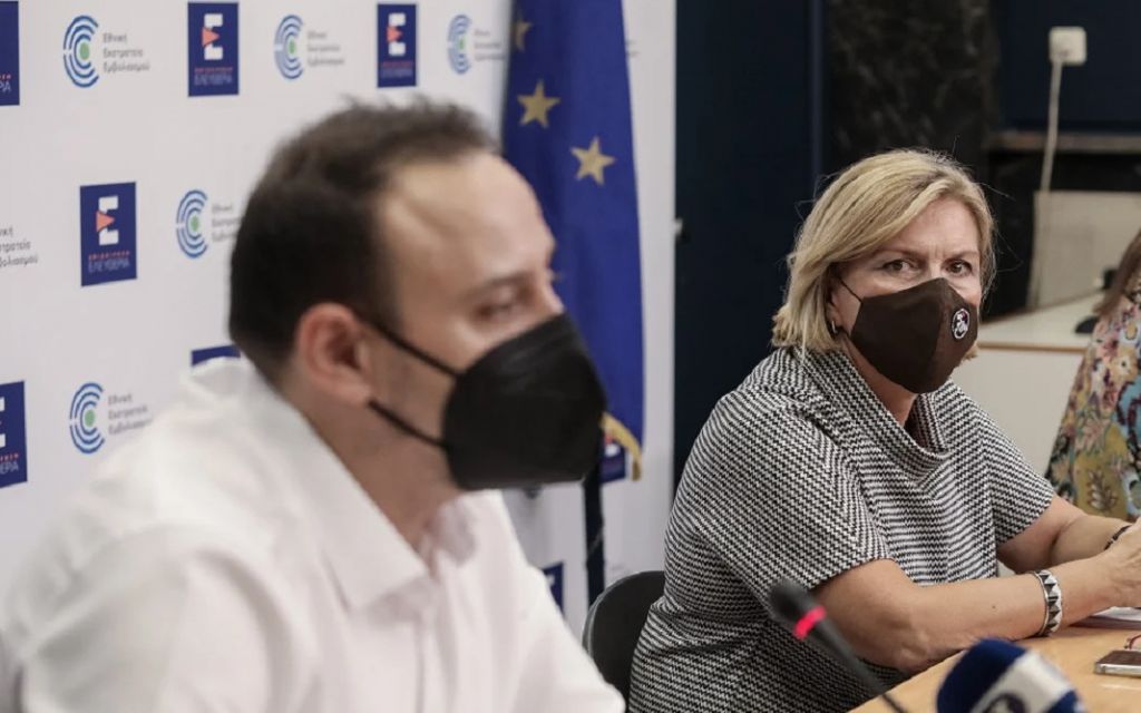 Κορωνοϊός: Αναβάλλεται η ενημέρωση της Δευτέρας από το υπουργείο Υγείας