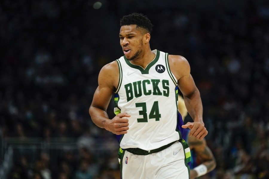 Τα highlights του Γιάννη από την ήττα των Μπακς