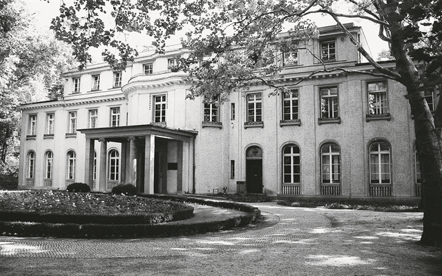 Σχεδιάζοντας το Ολοκαύτωμα