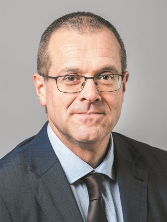 «Ο SARS-CoV-2 παραμένει απρόβλεπτος και απειλητικός για τη ζωή»