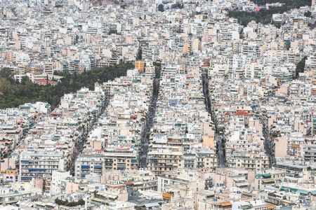 «Κόφτες» για να μην ξεφύγουν οι αυξήσεις στον ΕΝΦΙΑ