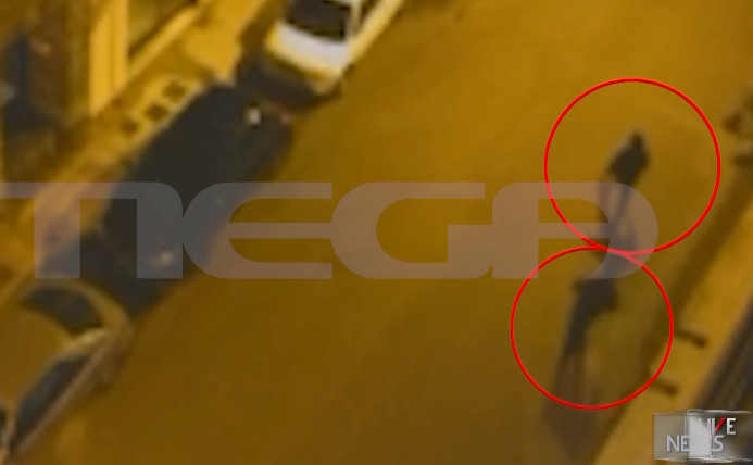 Βίντεο – ντοκουμέντο του MEGA: Η στιγμή της επίθεσης με γκαζάκια στο σπίτι του Βασίλη Ντούμα | tovima.gr