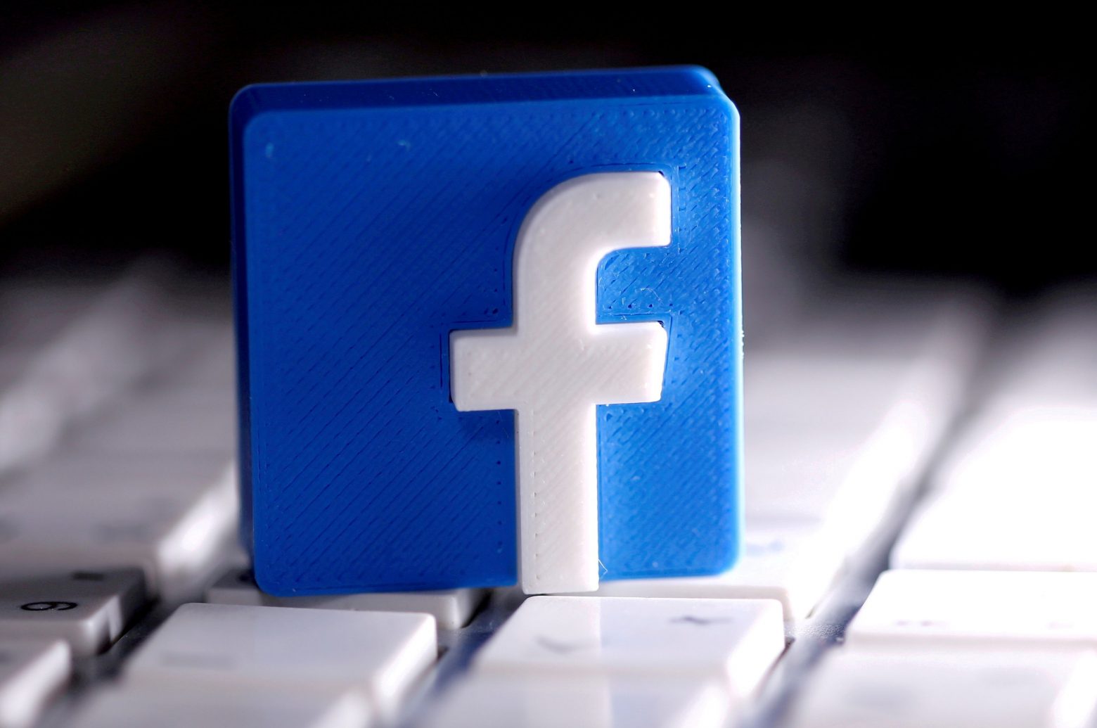 Facebook: Βουτιά για τη μετοχή του – Πόσους χρήστες έχασε