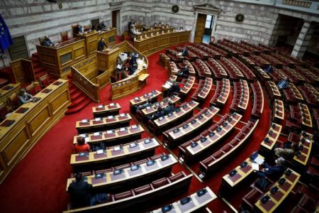 Χρήστος Σαρτζετάκης: Ενός λεπτού σιγή στη μνήμη του στη Βουλή