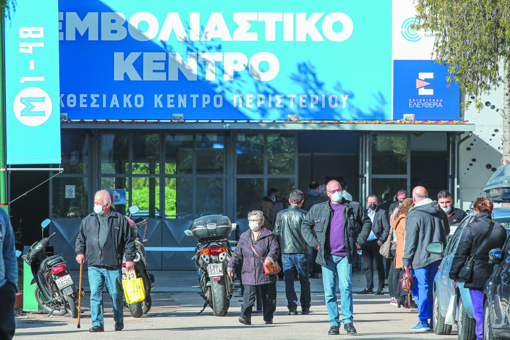 Κορωνοϊός: Ζητείται  νέο σχέδιο για την πανδημία – Πώς εγκλωβιστήκαμε στους σκληρούς δείκτες – Γιατί λύγισε το ΕΣΥ