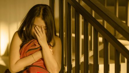 Λέσβος: Καταγγελία για σεξουαλική παρενόχληση από καθηγητή – «Έλεγε να κάτσουμε στα πόδια του για να… φύγει το άγχος»