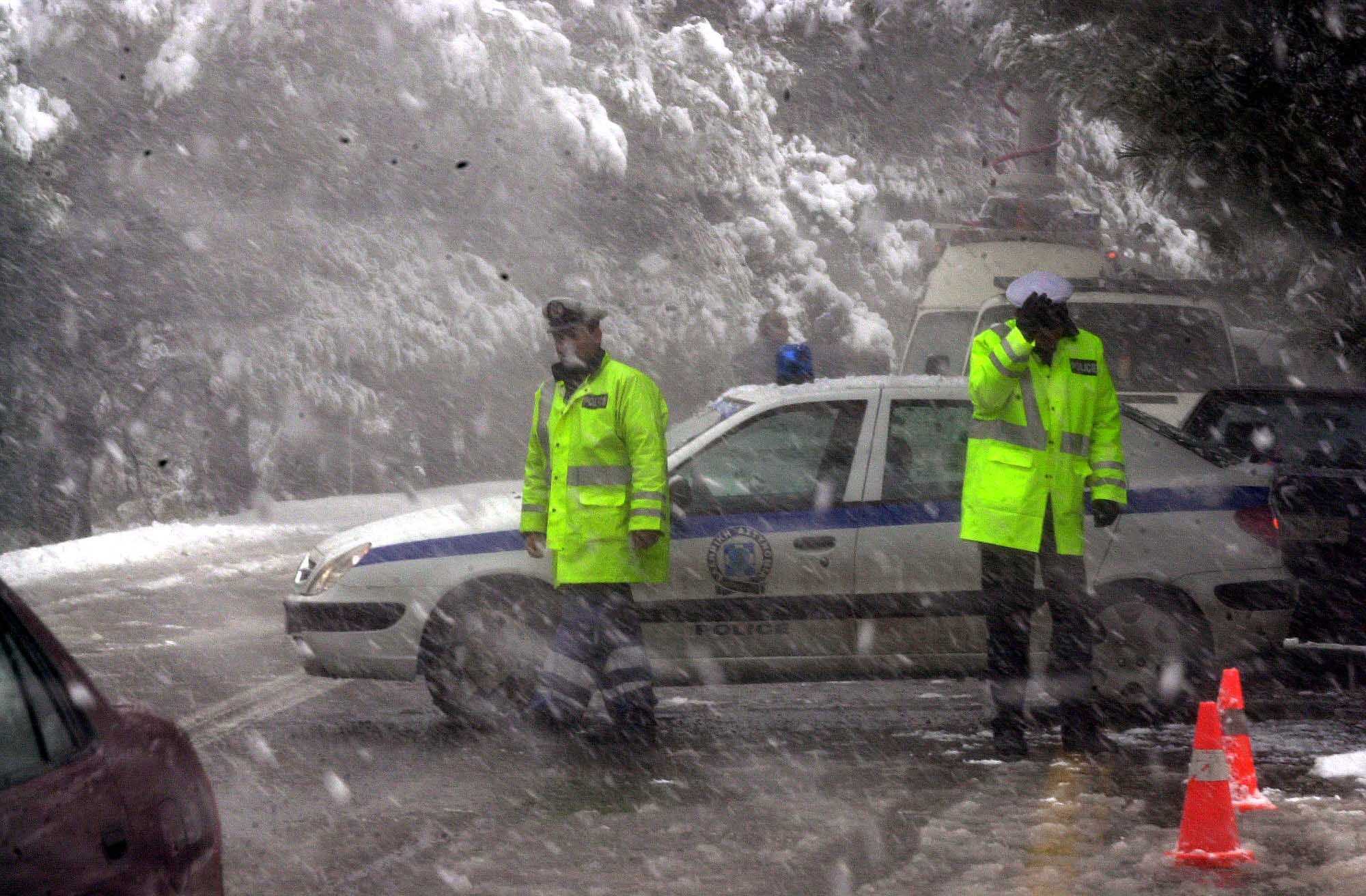 Κακοκαιρία: Διακοπή της κυκλοφορίας οχημάτων στη λεωφόρο Πάρνηθας λόγω χιονόπτωσης