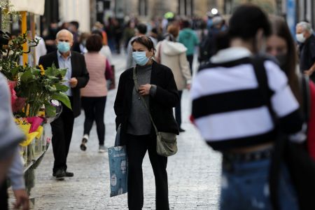 ECDC: Καθοριστική η χρήση μάσκας για τη μείωση της εξάπλωσης του κορωνοϊού
