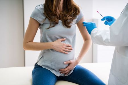 Νέα μελέτη για τα εμβόλια σε εγκύους: Τι δείχνει για τα βρέφη – 40% μεγαλύτερος κίνδυνος για τις ανεμβολίαστες