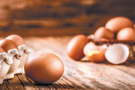 Salmonella Enteritidis: Συναγερμός για επιδημία στην ΕΕ που συνδέεται με αυγά – Πού έχουν εντοπιστεί κρούσματα
