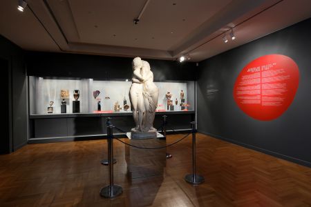 Ερως ανίκατε μάχαν