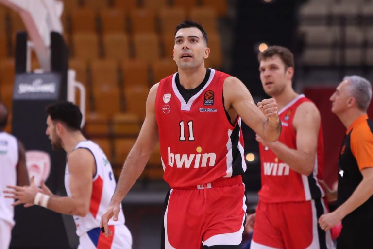 Ολυμπιακός: Με τρίποντη «βόμβα» Σλούκα 87-85 την Εφές