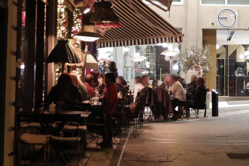 Κορωνοϊός: Γιατί μπαίνει φρένο στη χαλάρωση των μέτρων – Το σχέδο για επιστροφή στην κανονικότητα