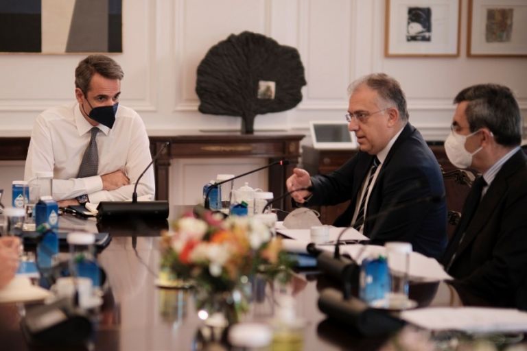 Οπαδική βία: Σύσκεψη υπό τον πρωθυπουργό στο Μαξίμου – Την ερχόμενη εβδομάδα ανακοινώνονται τα νέα μέτρα | tovima.gr
