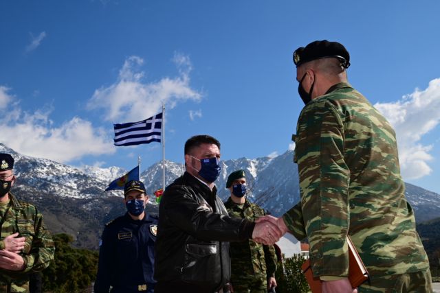 Στα νησιά του Αιγαίου ο Χαρδαλιάς: «Οι Ένοπλες Δυνάμεις είναι έτοιμες αν χρειαστεί…»