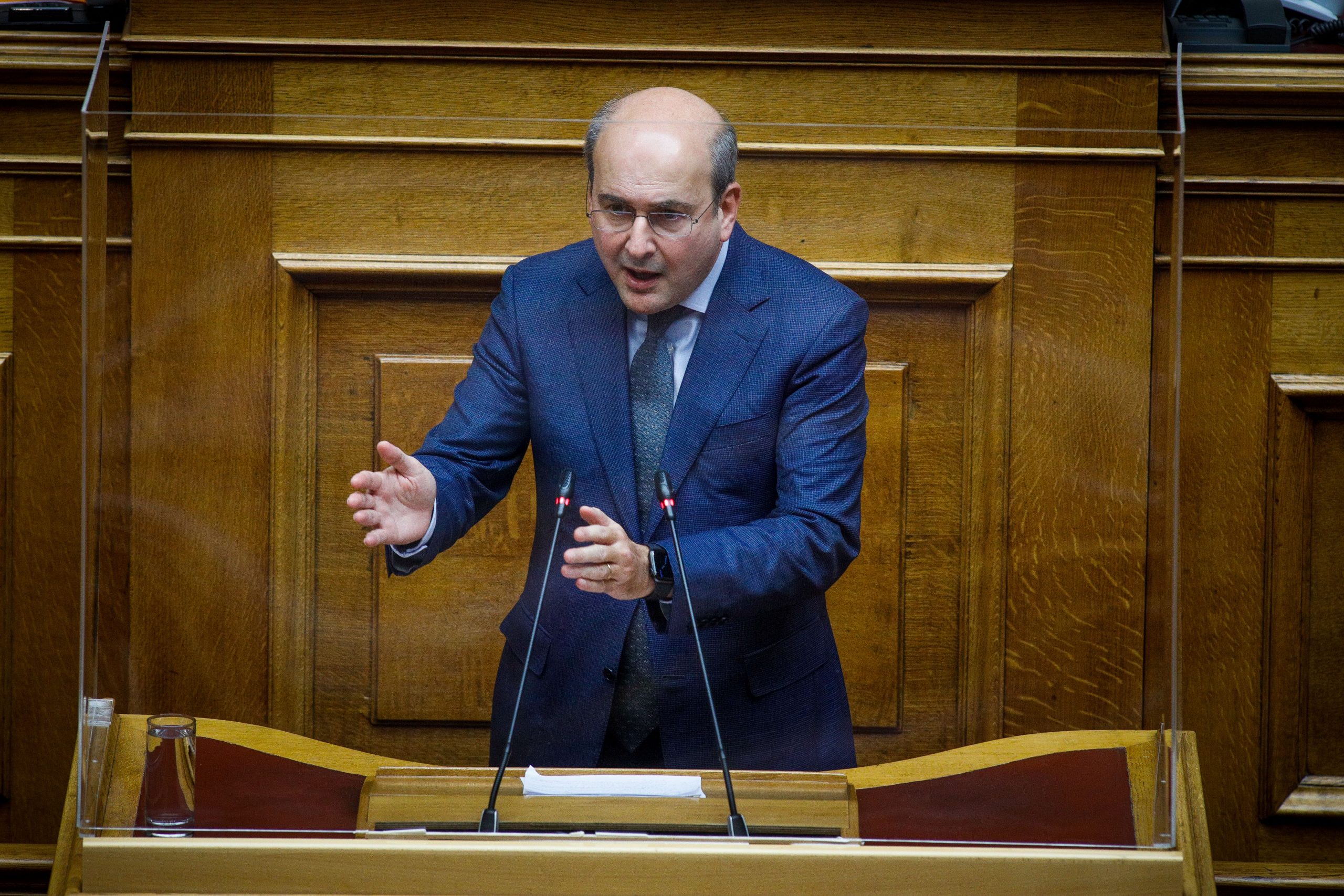 Χατζηδάκης σε Τσίπρα: Ξυπνάτε με το ψέμα, κοιμάστε με το ψέμα