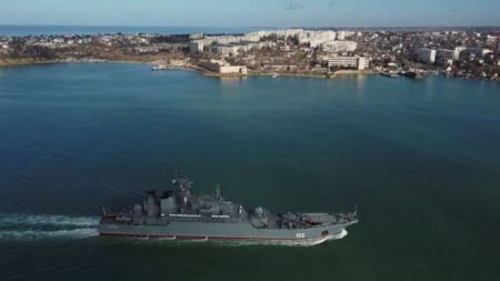Ρωσία: Πάνω από 30 πολεμικά πλοία ξεκινήσαν γυμνάσια στην Κριμαία