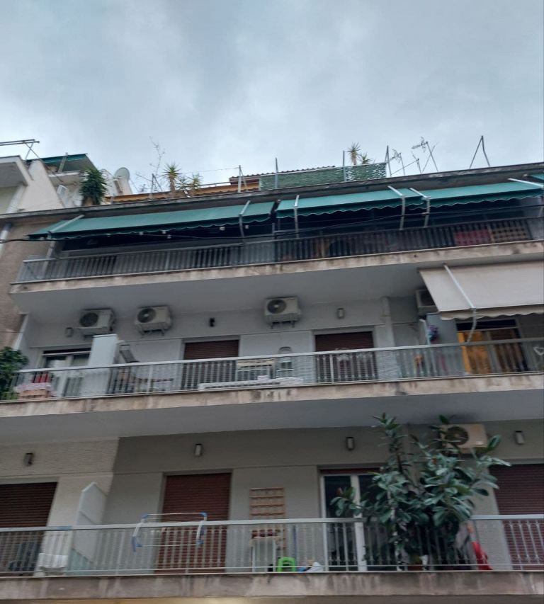 Έγκλημα στην Κυψέλη: Αυτό είναι το σπίτι της φρίκης – Πέντε χρόνια ζούσε με την σορό του 7χρονου παιδιού της | tovima.gr