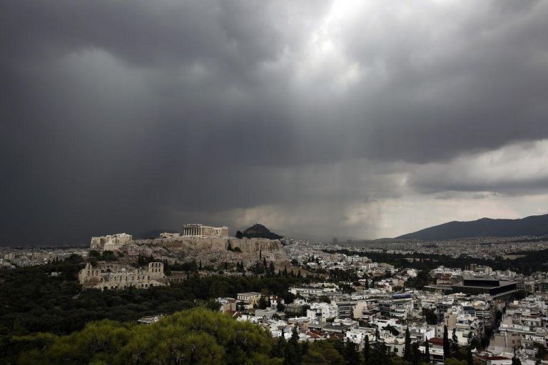 Καιρός: Συννεφιασμένη Κυριακή με πτώση της θερμοκρασίας – Που αναμένονται βροχές