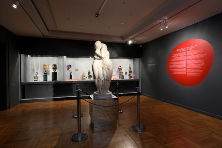 Ερως ανίκατε μάχαν