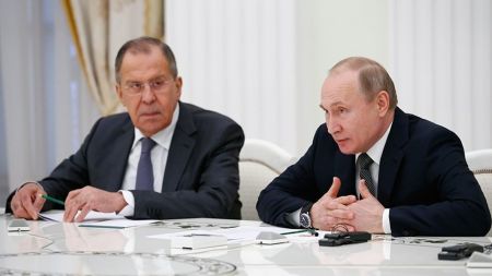 Λαβρόφ σε Πούτιν: Παράθυρο συμφωνίας με τη Δύση – Τι συζήτησαν