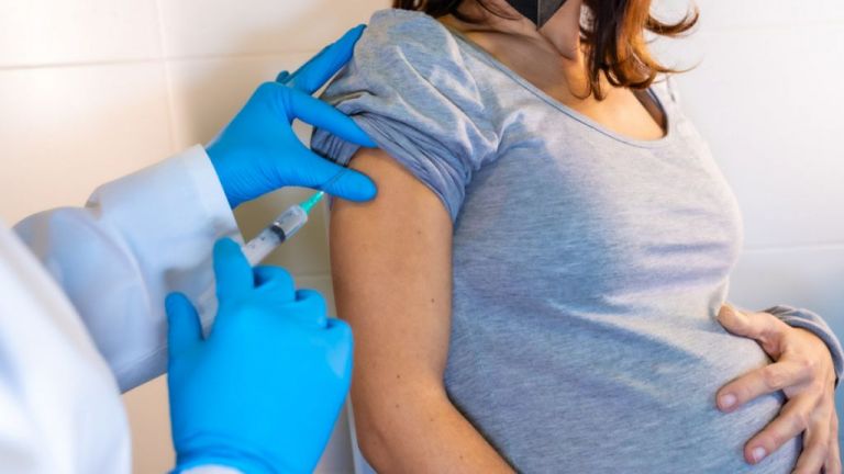 Νέα μελέτη για τα εμβόλια σε εγκύους: Τι δείχνει για τα βρέφη | tovima.gr