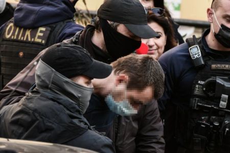 Κυψέλη: Αδερφή του 7χρονου –  «Του έσπαγε τα δάχτυλα με σιδερένιο εργαλείο»