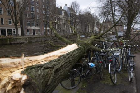 Ολλανδία: Τρεις νεκροί από το πέρασμα της καταιγίδας «Γιούνις»
