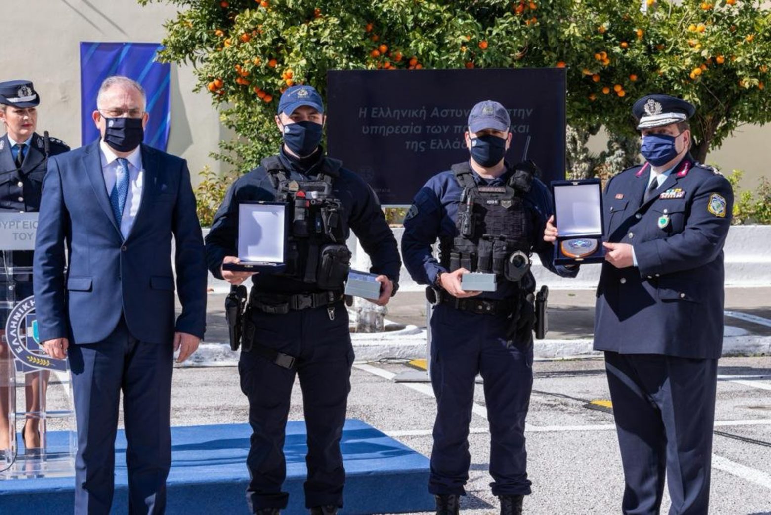 Θεοδωρικάκος: Βράβευσε αστυνομικούς για την ανθρωπιά τους σε δύσκολες στιγμές