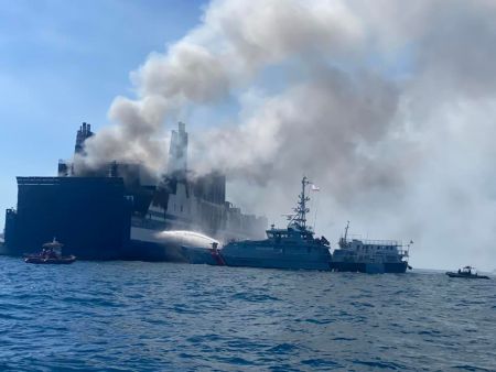 Κέρκυρα: Συνελήφθησαν ο πλοίαρχος και δύο μηχανικοί του Euroferry Olympia – Συνεχίζεται η κατάσβεση του πλοίου