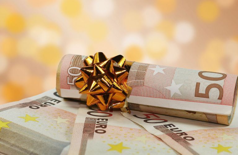 Επιδόματα σε αδύναμους – Ποιοι θα πάρουν δώρο Πάσχα 300 ευρώ | tovima.gr