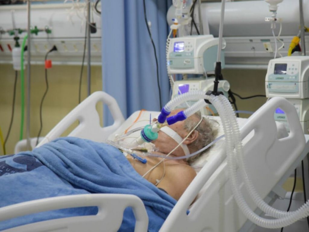 EODY: 77 COVID-19 deaths, over 15,000 new infections in last 24 hours, 463 intubated