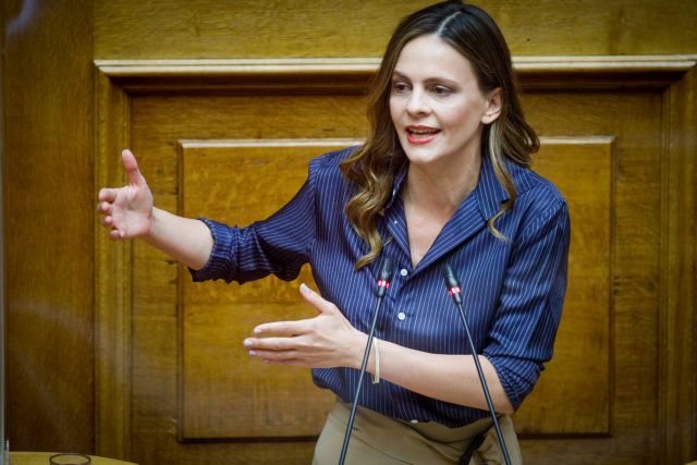 Αχτσιόγλου: Οι κυβερνητικές προτεραιότητες φτωχοποιούν την κοινωνία