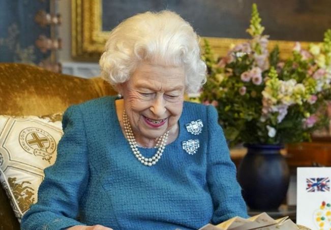 Βρετανία: Θετική στον κορωνοϊό η βασίλισσα Ελισάβετ | tovima.gr