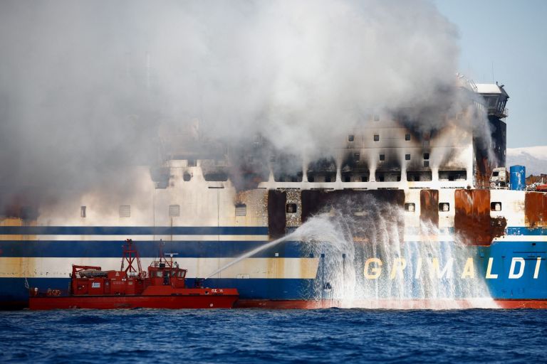 Euroferry Olympia: Information for another 4 or 5 survivors on the burning ship | tovima.gr