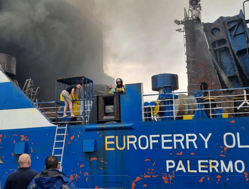 Euroferry Olympia: Σορός απανθρακωμένη στο φλεγόμενο πλοίο