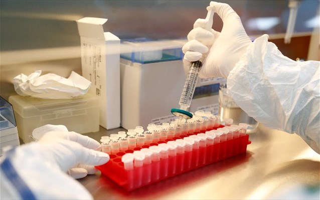 Κορωνοϊός: Τα μονοκλωνικά δεν φαίνεται να «δουλεύουν» στην παραλλαγή Όμικρον