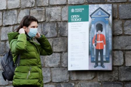 Μας κοστίζει πολύ: Γιατί η Βρετανία χαλαρώνει το testing και την ιχνηλάτηση