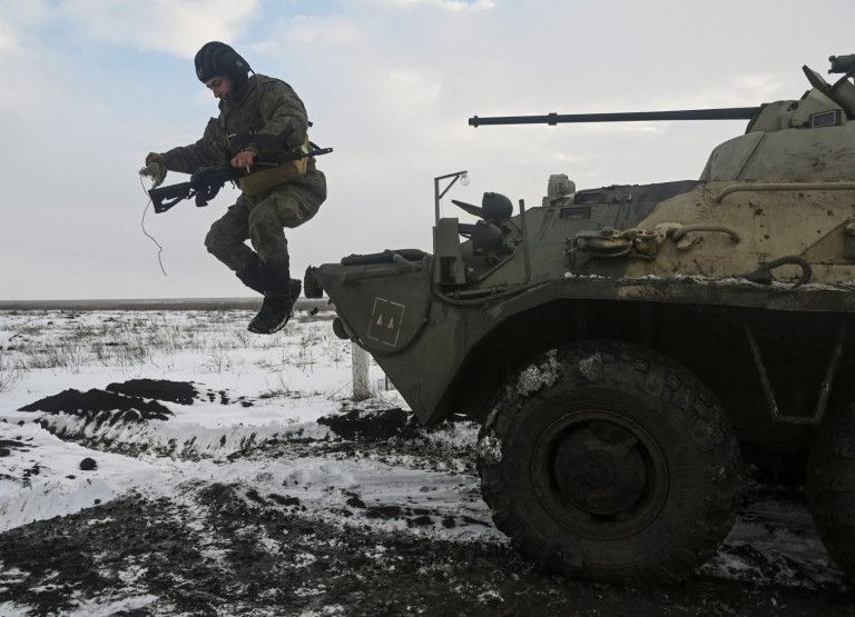 Ρωσία: Κομβόι στρατιωτικών φορτηγών κατευθύνεται στα σύνορα με την Ουκρανία | tovima.gr