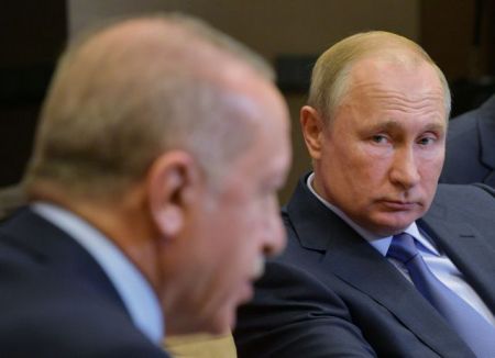Επικοινωνία Ερντογάν-Πούτιν:  «Η Τουρκία δεν θα αναγνωρίσει κανένα μέτρο που πλήττει την ακεραιότητα της Ουκρανίας»
