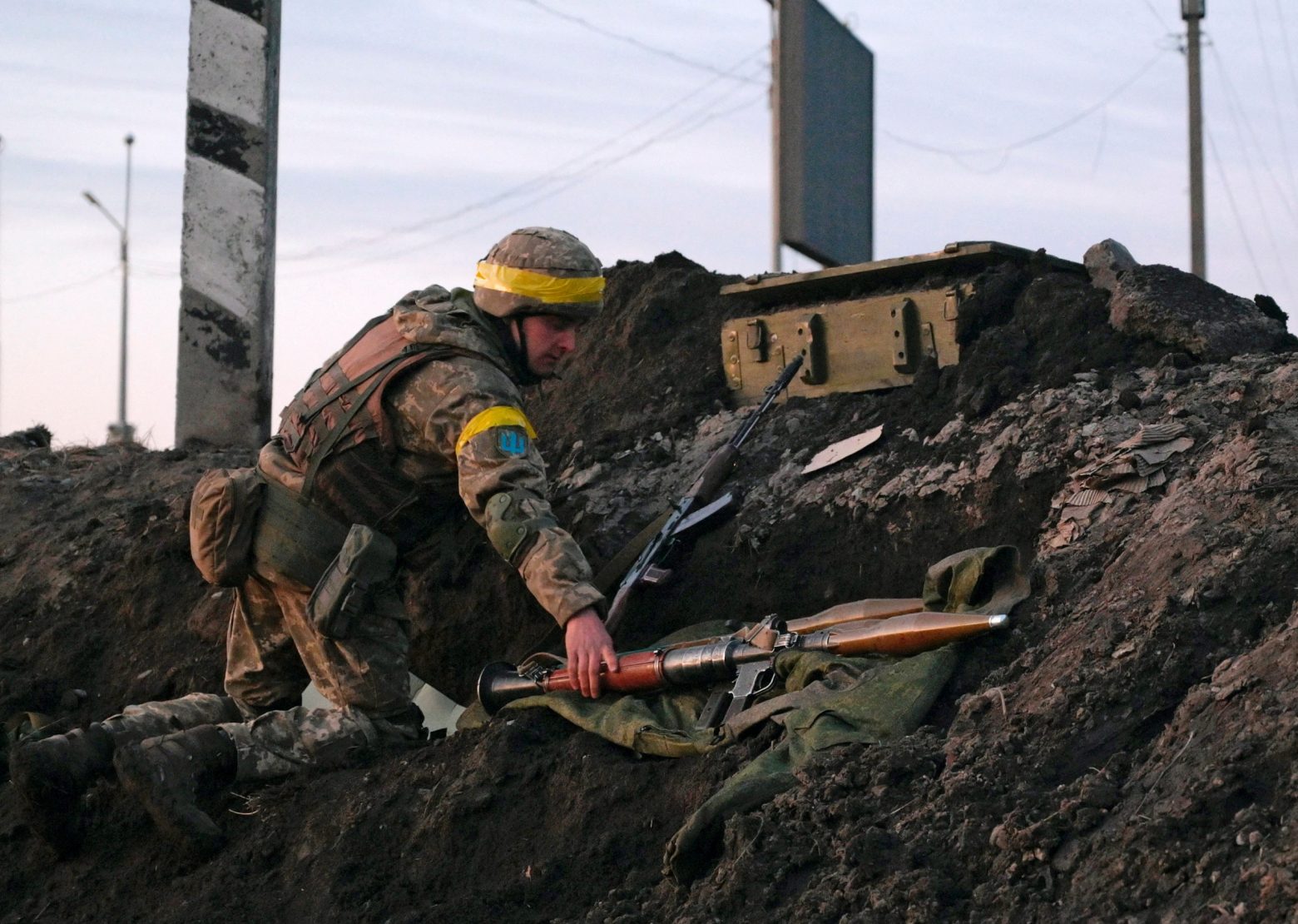 Πόλεμος στην Ουκρανία: Ο Ζελένσκι κήρυξε γενική επιστράτευση