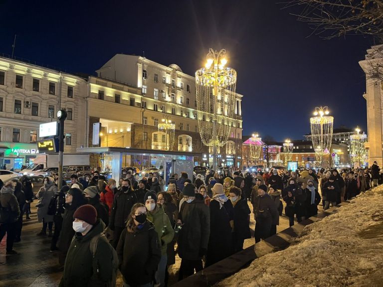 Πόλεμος στην Ουκρανία: Οι Ρώσοι διαδηλώνουν κατά του Πούτιν – Συλλήψεις και ξύλο από την αστυνομία | tovima.gr