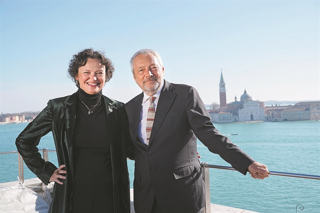 Ο προβολέας στη Βενετία