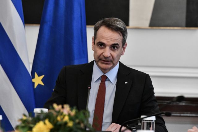 PM Mitsotakis speaks with Greek ambassador in Ukraine; Mariupol consulate remains open