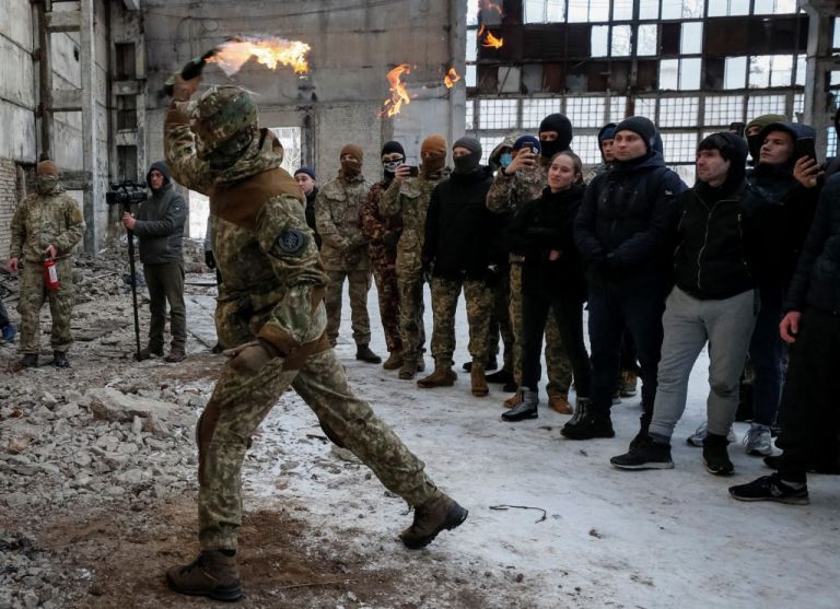 Πόλεμος στην Ουκρανία: «Το Τάγμα Αζόφ χτύπησε με πυραύλους κατοικημένες περιοχές στη Μαριούπολη» | tovima.gr