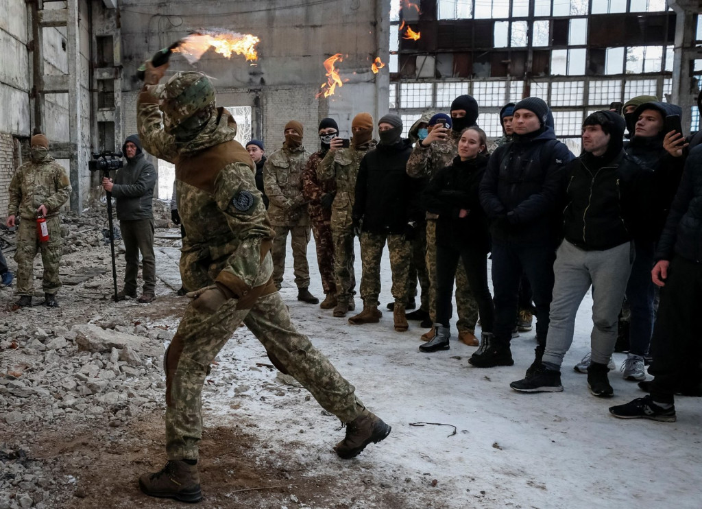 Πόλεμος στην Ουκρανία: «Το Τάγμα Αζόφ χτύπησε με πυραύλους κατοικημένες περιοχές στη Μαριούπολη»