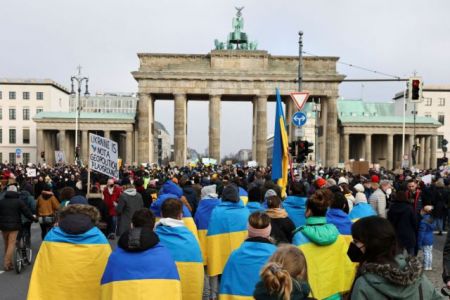 Βερολίνο: Μεγάλες διαδηλώσεις κατά της ρωσικής εισβολής στην Ουκρανία