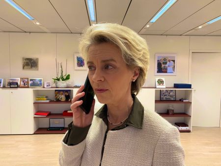 Φον ντερ Λάιεν: Τηλεφωνική επικοινωνία με Ζελένσκι μετά το πακέτο κυρώσεων της ΕΕ στη Ρωσία