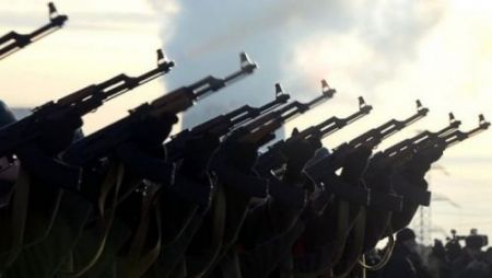 Πόλεμος στην Ουκρανία: Που βρέθηκαν τα Καλάσνικοφ που στέλνει η Ελλάδα στο μέτωπο;